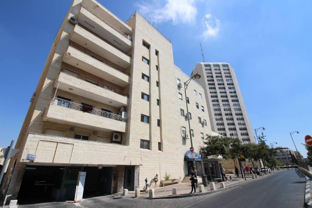 Gabriel Apartments Stylish Suite - Downtown เยรูซาเลม ภายนอก รูปภาพ
